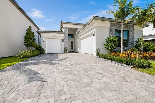 9597 Royal Palm Way Photo 1