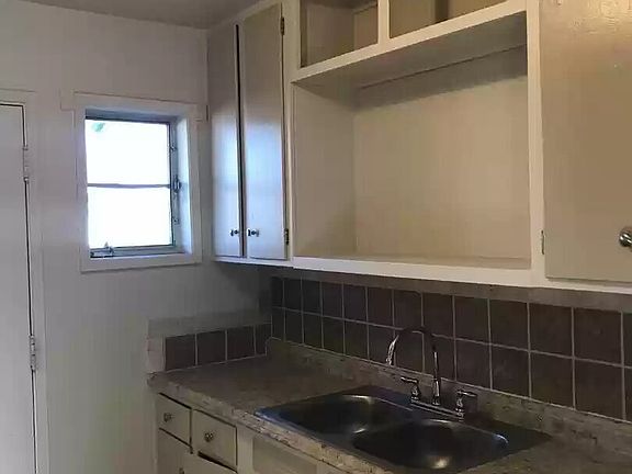 3rd image of 2811 Duncan Dr #1-B-1