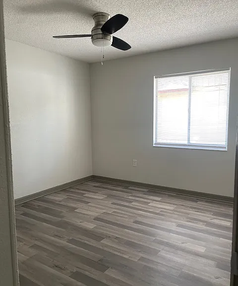 1100 Lowry Ave #33 — Photo 12
