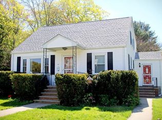 108 Garfield Rd, Dedham, MA 02026