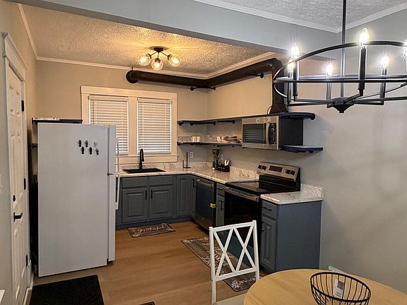 5th image of 402 N Church St #1