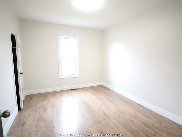859 Pierre Ave — Photo 13