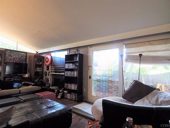 5th image of 547 Elmwood Ave