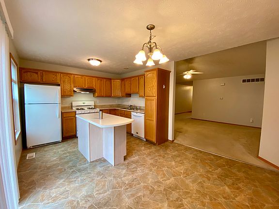 4th image of 1811 Park West Dr