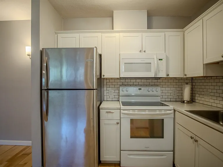 3 Tara Dr #4 — Photo 5