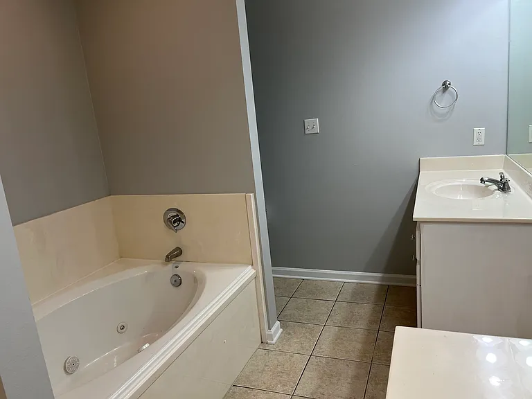 7929 Essen Cove Dr — Photo 11