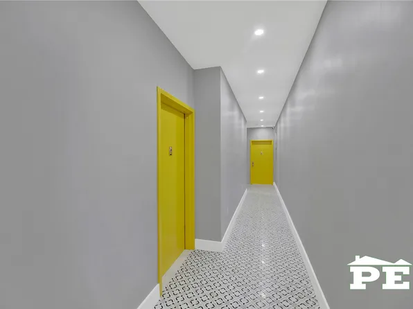 1715 Voorhies Avenue image 2 of 35