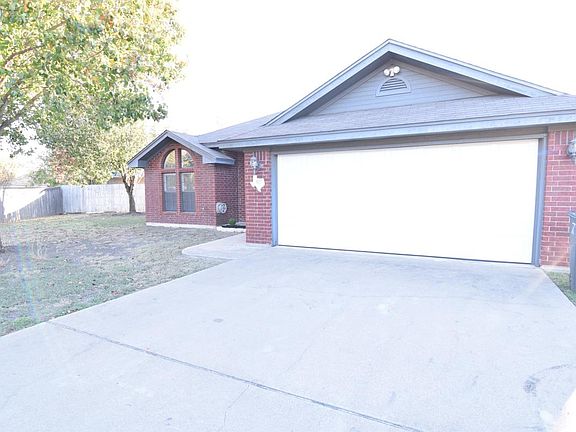2nd image of 5107 Leaning Oak Cir
