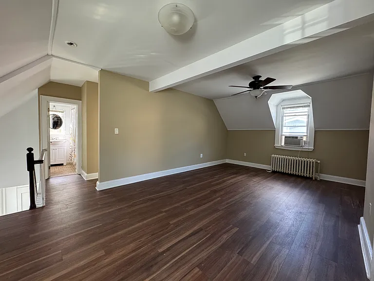 646 Main St #2 — Photo 4