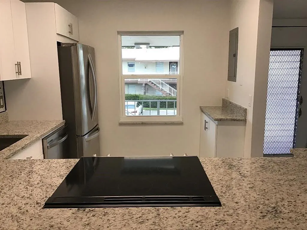 2 bed, 2.0 bath, 990 sqft, $1,700 — Photo 4