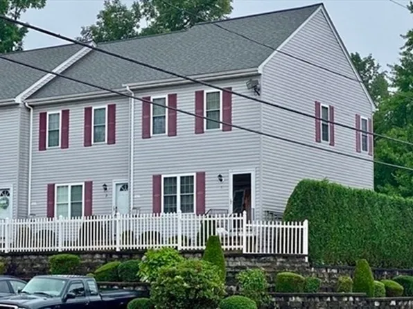 5239 N Main St APT 1, Fall River, MA 02720