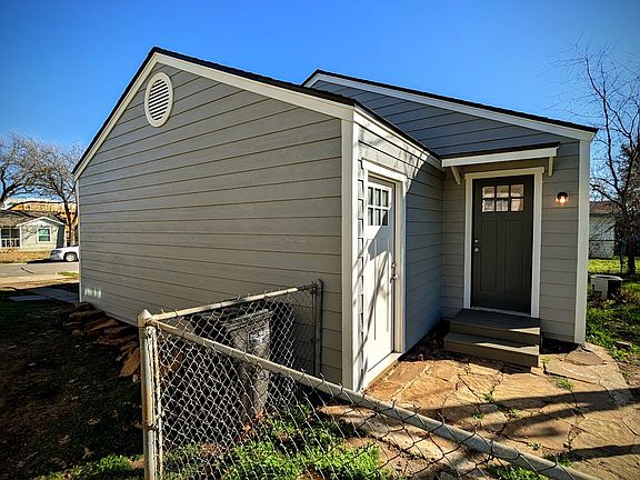 3rd image of 5821 Locke Ave