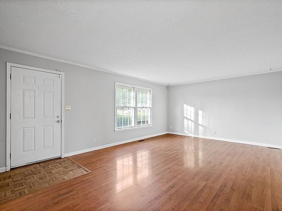 4th image of 125 Mossland Dr