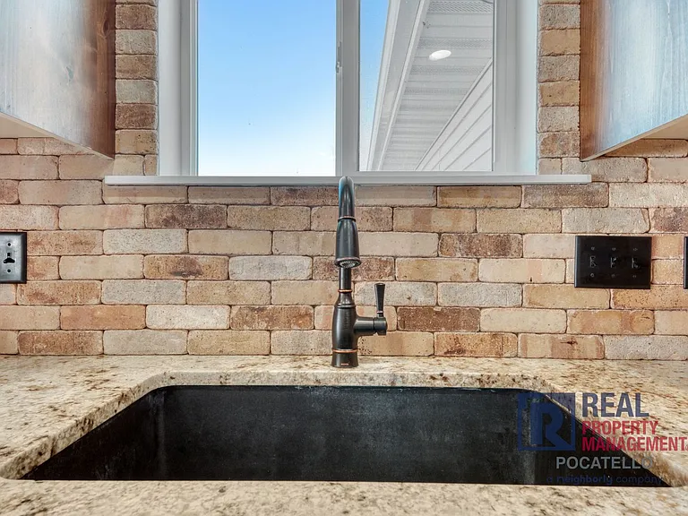 5215 Kymball Dr — Photo 6