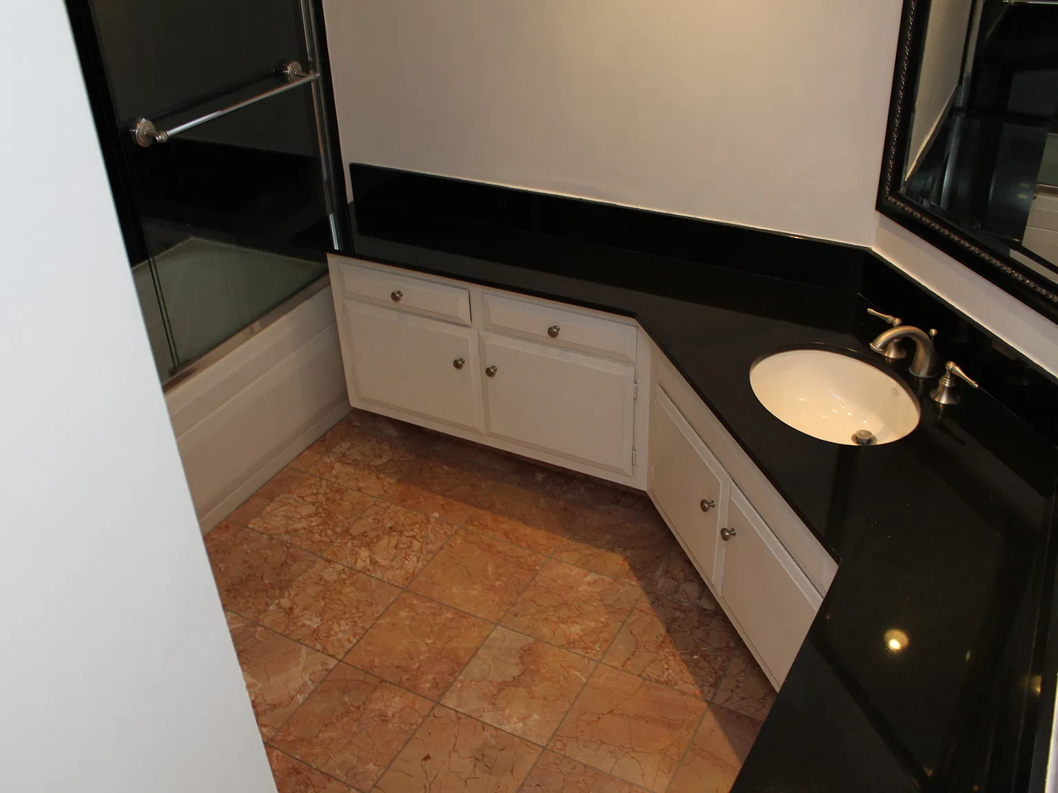 1 bed, 1000 sqft, $3,850 — Photo 4