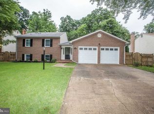 2120 Rampart Dr, Alexandria, VA 22308