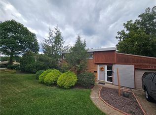 1242 Lakemont Dr, Pittsburgh, PA 15243