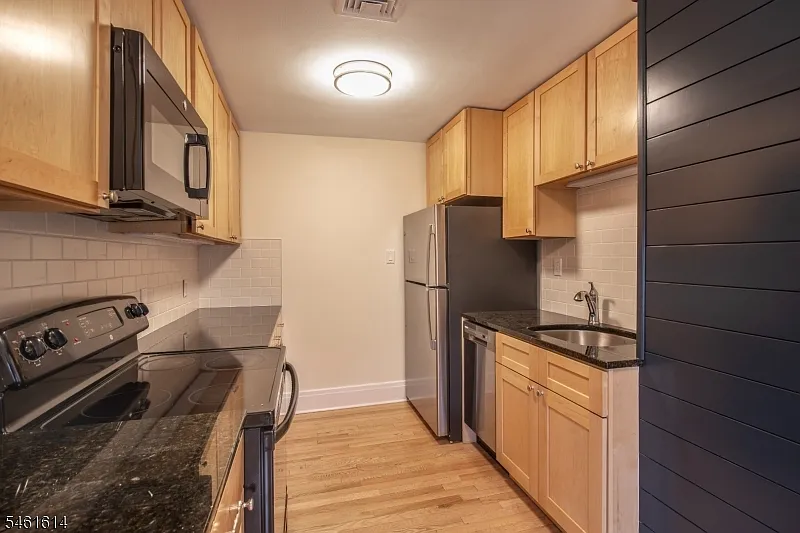2 bed, 1.0 bath, $2,750 — Photo 4