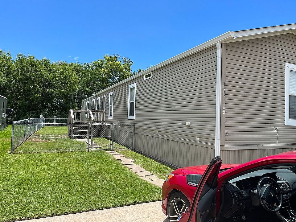 1st image of 3865 Parkway Dr