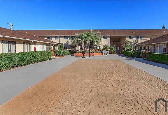 2nd image of 1096 N Mollison Ave APT 33