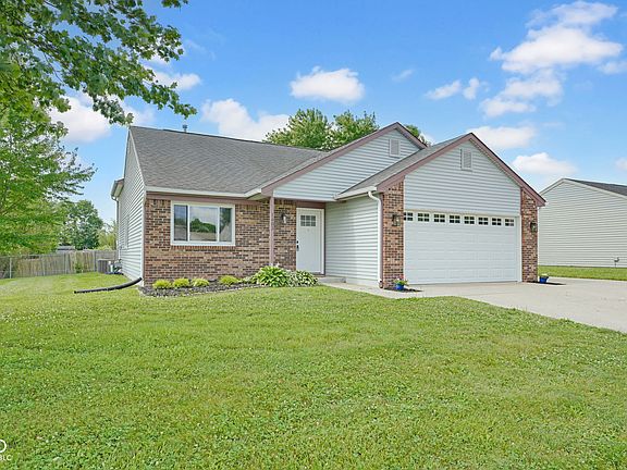 2nd image of 1483 Bridle Way Blvd
