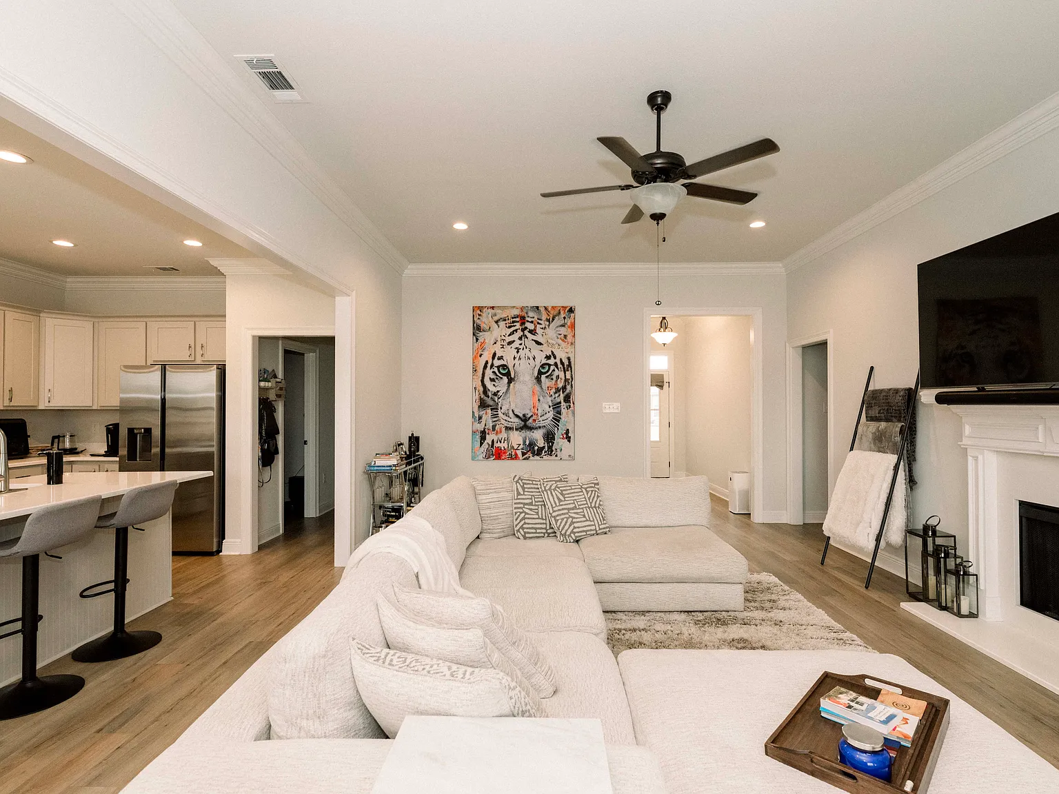 4 bed, 1995 sqft, $3,000 — Photo 3