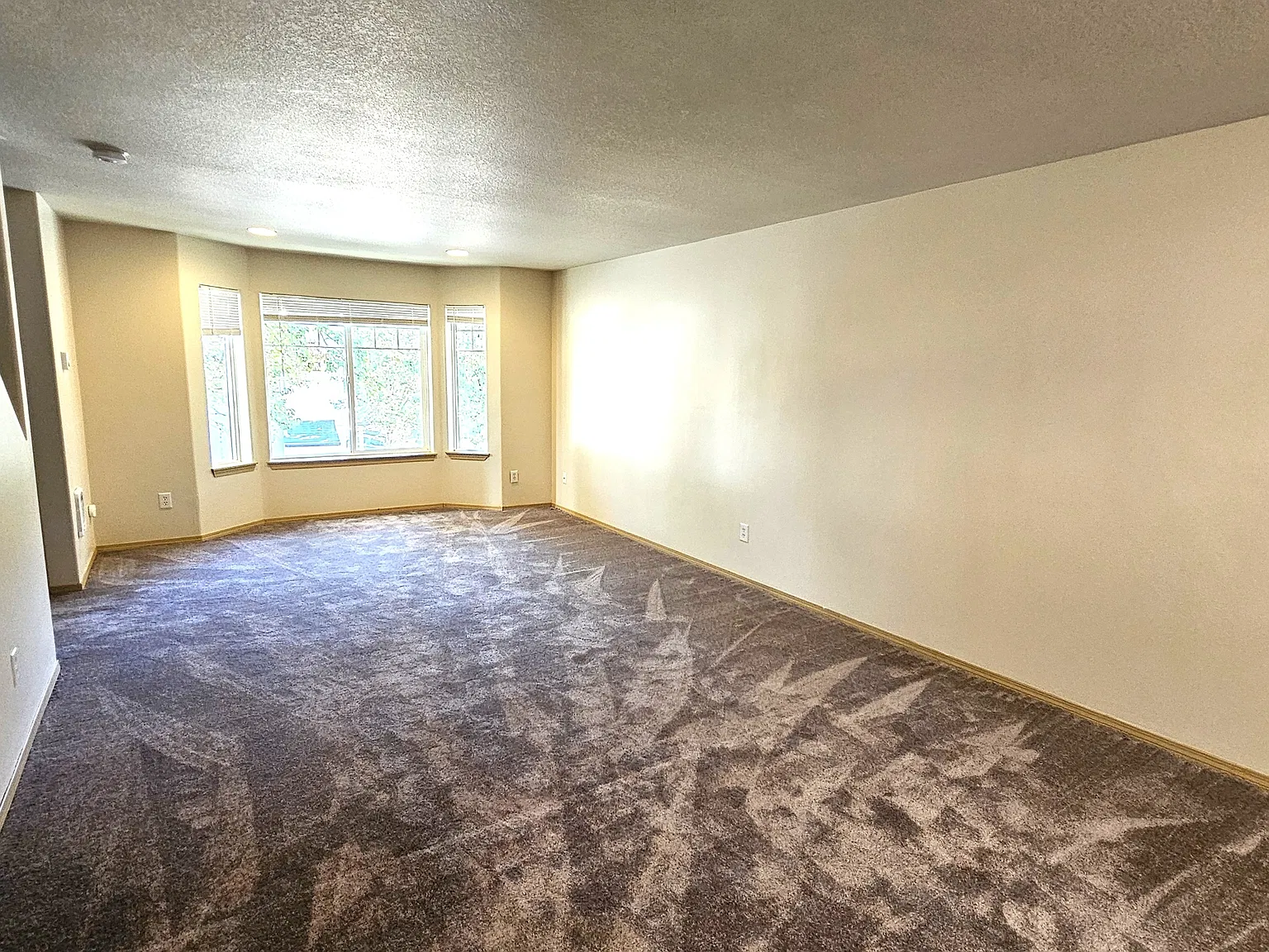 4484 Northeast Nicholson Loop - 1 — Photo 3