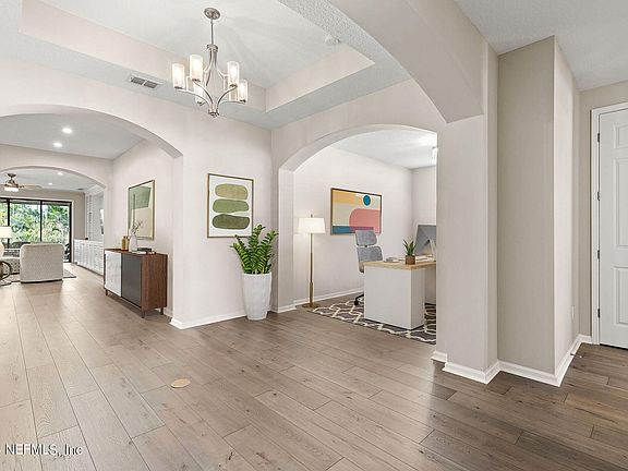2nd image of 104 WHITE HORSE Way