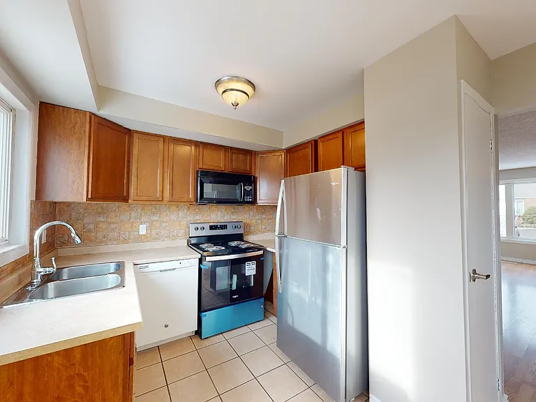 320 Westminster Ave #48 — Photo 9