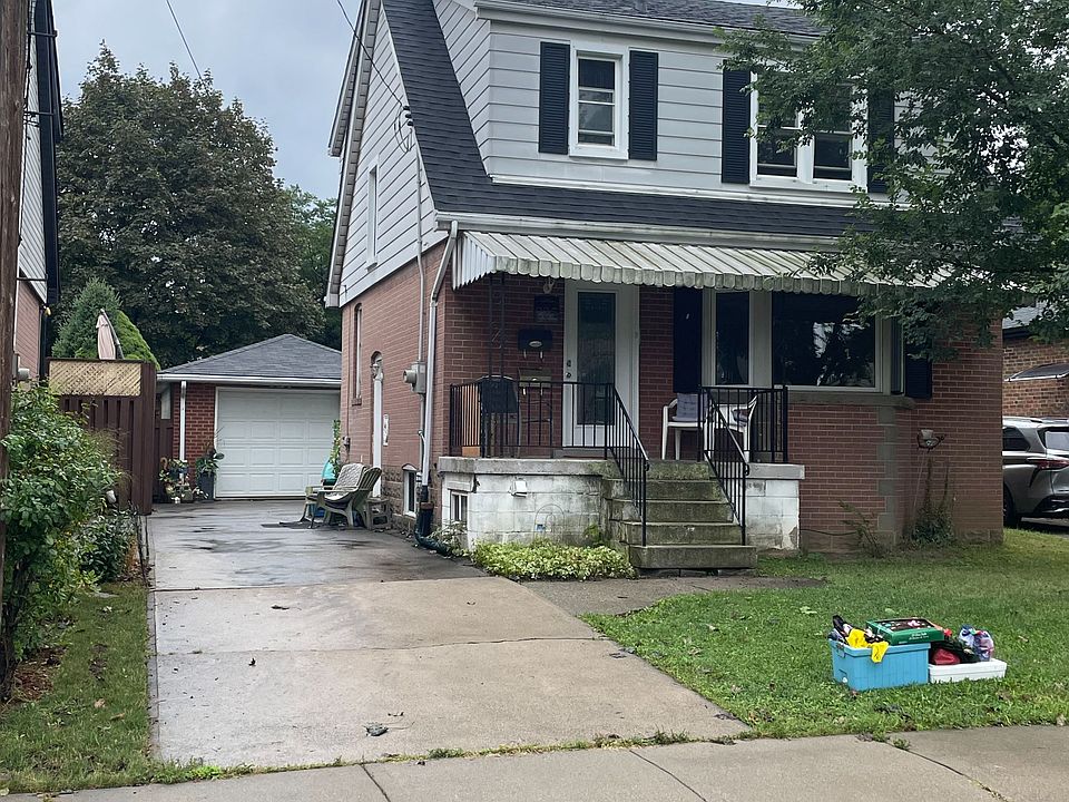 1st image of 225 E 14th St