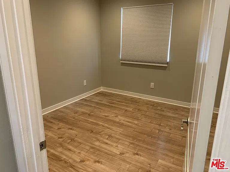 5526 Barton Ave — Photo 15