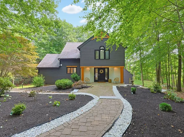 3 Goodrich Rd, Sturbridge, MA 01566
