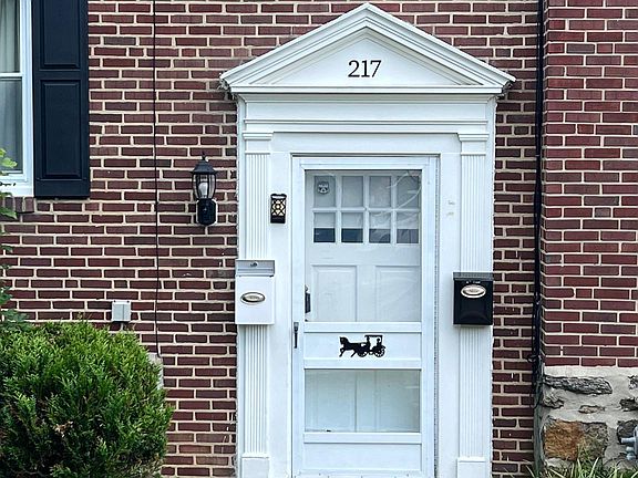 5th image of 217 Hiawatha Ln