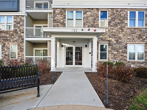 4th image of 120 University Ave #2107
