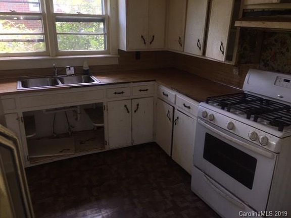 5th image of 1415 Huggins St