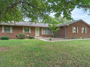410 S 8th St, Girard, IL