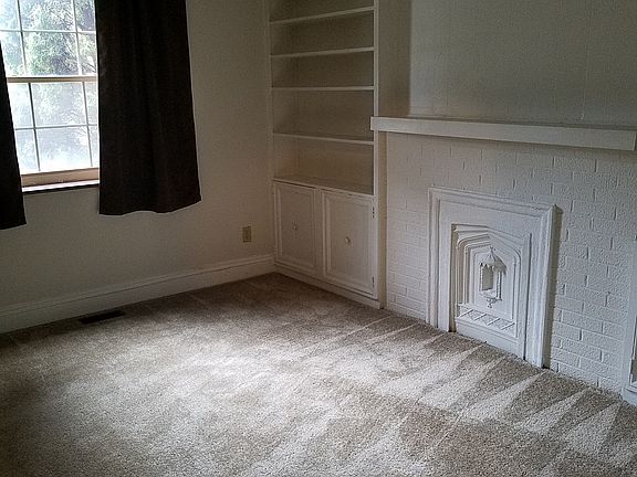 3rd image of 800 Kanawha Blvd W #1