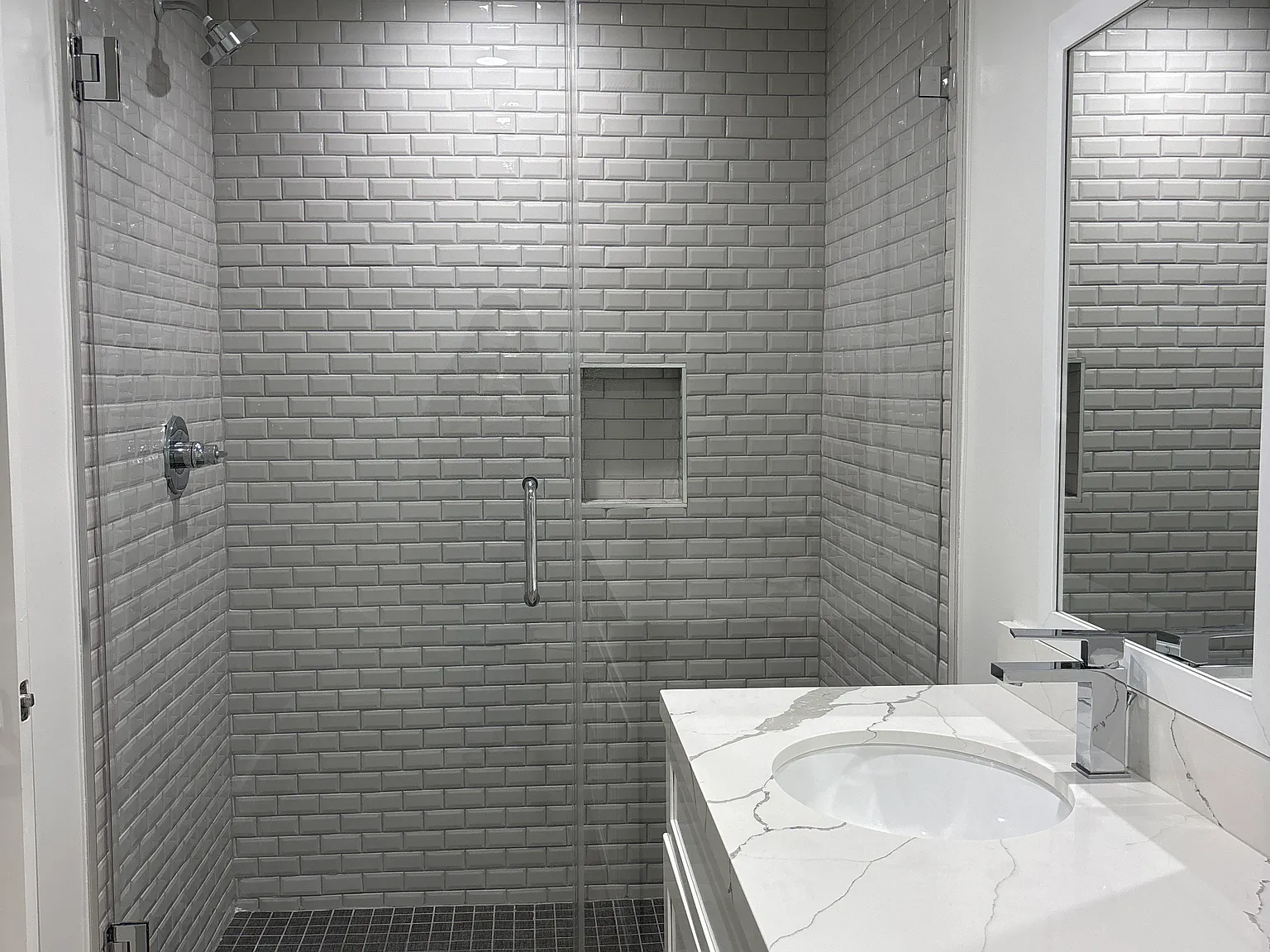 627 N Dillon St — Photo 2