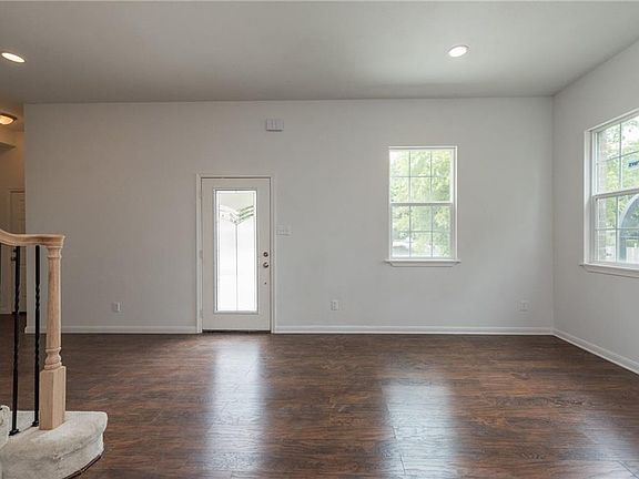 2nd image of 501 Grant Cir