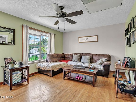 2nd image of 2312 Patricia Cir