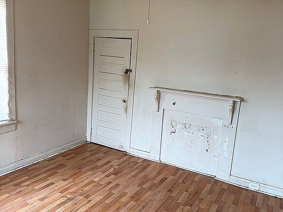 2nd image of 1010 W Sixth B Ave