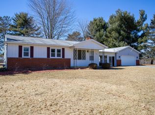 8936 Farley Rd, Pinckney, MI 48169