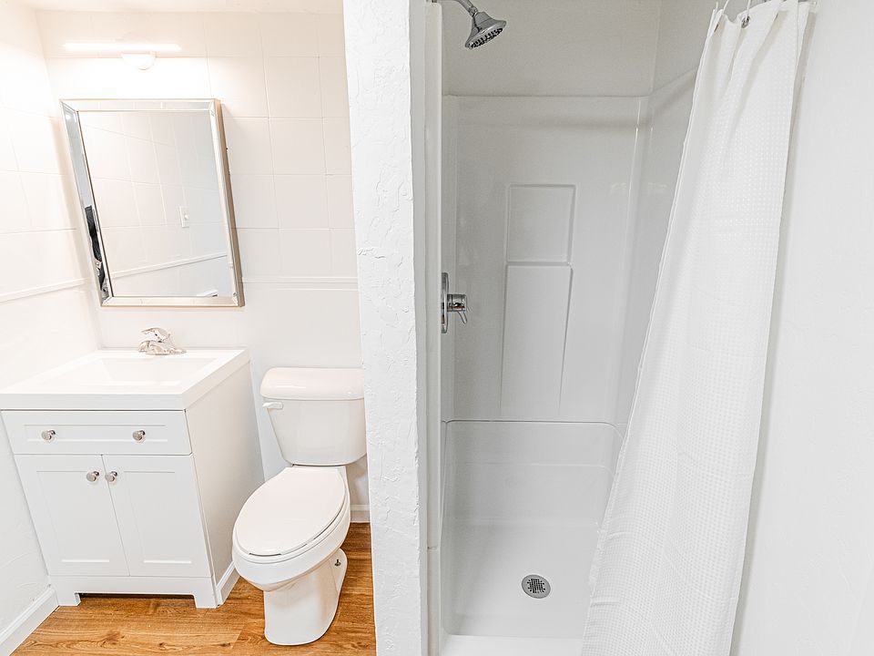 Updated bathroom with new floor and vanity