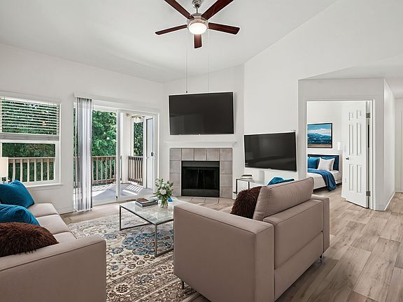 4th image of 2120 NE Thorncroft Dr #12-1224