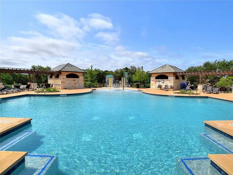 5724 Siragusa Dr — Photo 2