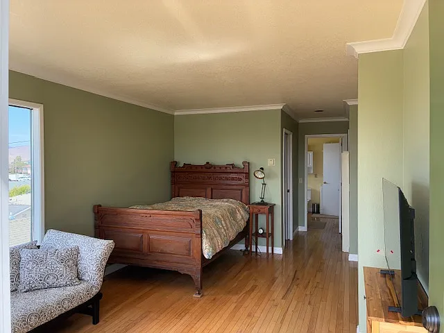 Bedroom (will need own mattress-it is a double)