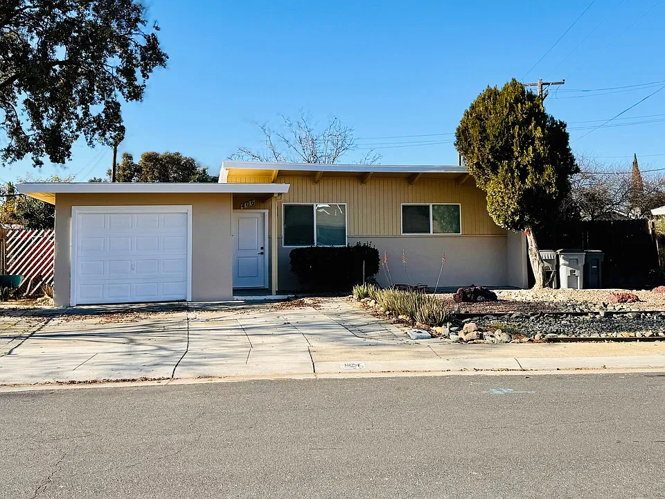 406 Lilac Ln