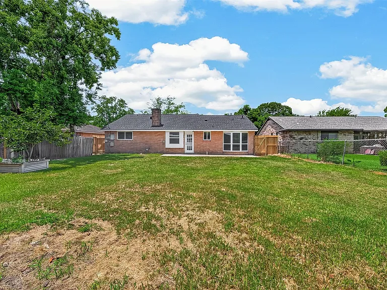 313 Stratmore Dr — Photo 24