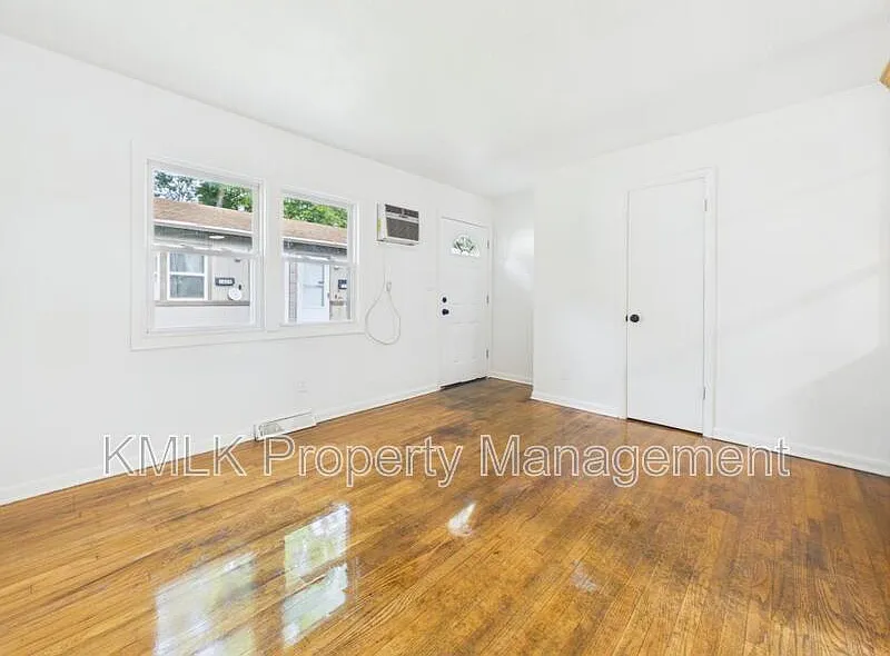 2 bed, 1.0 bath, 720 sqft, $1,100 — Photo 4