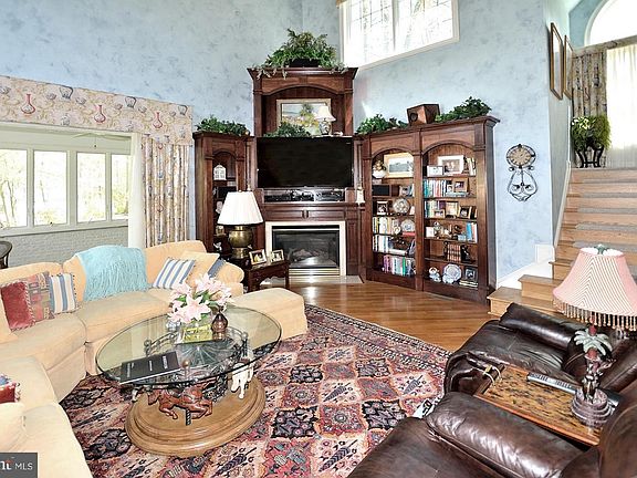 3rd image of 3809 Millcreek Dr